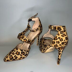 NWOT fashion leopard straps heel